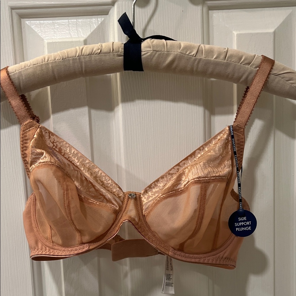 NWT Fantasie “Devote” underwire plunge bra with side support. Size 32DDD.